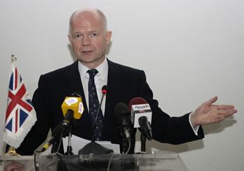 La Grande-Bretagne appelle l’Algérie à coopérer avec le CNT libyen pour une éventuelle remise de la famille d’El Guedafi