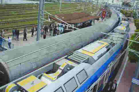 La grève touche toutes les régions,Le chemin de fer paralysé