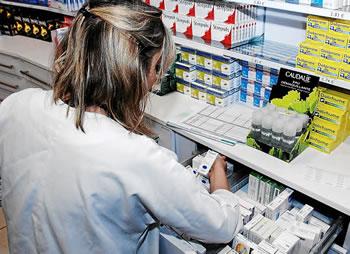 Le ministre de la santé face aux lobbys des importateurs,La guerre du médicament