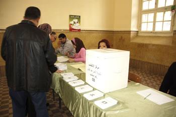 Législatives de 2012,Le FLN mijote son plan de bataille