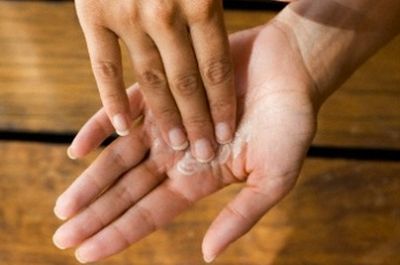 Mains sèches, soins