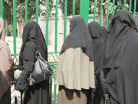 Tunisie : une faculté envahie par 200 personnes soutenant le port du niqab