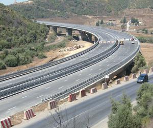 Autoroute Est-Ouest: le tronçon Lakhdaria-Larbaatache ouvert à la circulation