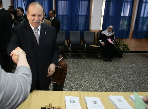 Bouteflika voulait interdire le nomadisme politique, les députés de sa majorité lui disent Non-Non
