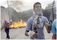 Ils le façonnent eux-mêmes et l&rsquo;arborent à la moindre occasion,Le sabre, la nouvelle arme des gangs