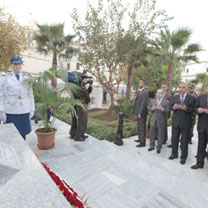 Inondations de Bab El Oued : M. Ould Kablia se recueille à la mémoire des victimes