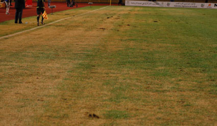 L’Algérie joue contre l’Algérie sur une pelouse calamiteuse du 5 juillet à 11 milliards de centimes