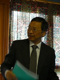 Le représentant du Japan,La valise perdue de l&rsquo;ambassadeur