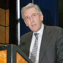 Lord Howell : “La stabilité de l’Algérie, un facteur décisif”