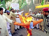 Pakistan : des effigies d’Obama brûlées