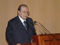 Bouteflika ouvre l&rsquo;année judiciaire 2011-2012 «Nous sommes au début du parcours démocratique»