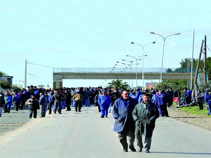 Ils décideront demain de tenir des rassemblements et une marche sur Alger,Les sydicalistes de Rouiba menacent