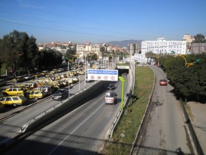 Le bus de le l’ES Sétif s’encastre dans une trémie à Tizi Ouzou