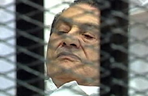 Le procès de Hosni Moubarak ajourné au 2 janvier