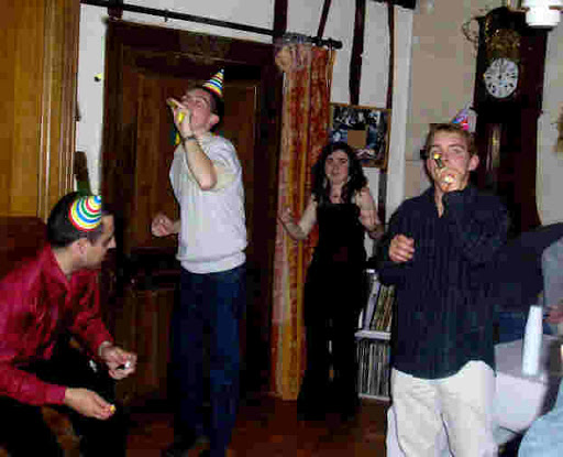 Les jeunes et le réveillon 2011,La fête à la maison
