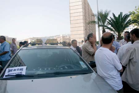 Les usagers refusent l’augmentation de 20 à 30 DA la place à Alger ,Taxis : la dérive de trop