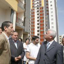 M. Nourrdine Moussa à Sétif : 1.200 logements publics locatifs attribués