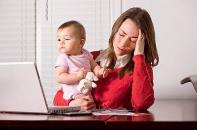 Reprendre le travail ou rester avec son bébé ?