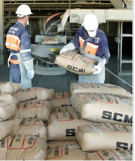 Trafic de plus de 256 000 tonnes de ciment à l&rsquo;est du pays,Des peines jusqu&rsquo;à 5 ans pour 32 accusés et 35 acquittements