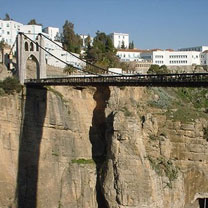Constantine, Menace de suicide collectif sur le pont suspendu : Le wali apaise les esprits