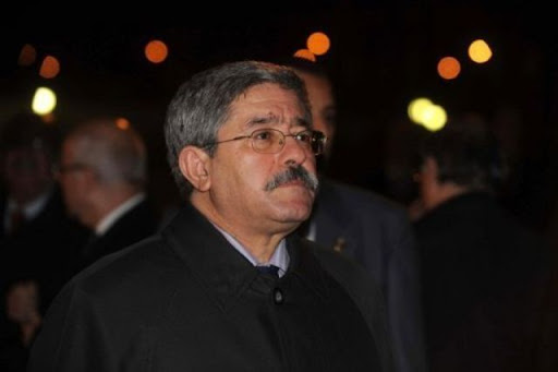 Le premier ministre algérien refuse de céder le pouvoir