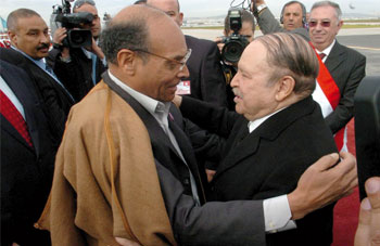 Le Président de la République à Tunis : Bouteflika salue les progrès accomplis par la révolution tunisienne