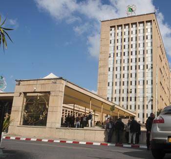 Les journalistes de l&rsquo;Entv observent un Sit-IN,Les «martyrs» du Boulevard