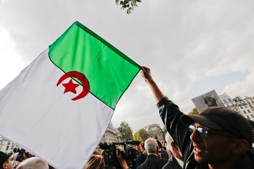 Manifestation et contre-manifestation ce mercredi devant l’ambassade d’Algérie à Paris