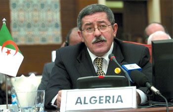 Sommet de l’Union Africaine : M. Ouyahia salue les réalisations accomplies