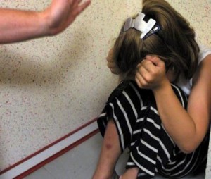 Violences à l’égard des enfants : 13.000 plaintes en 18 mois