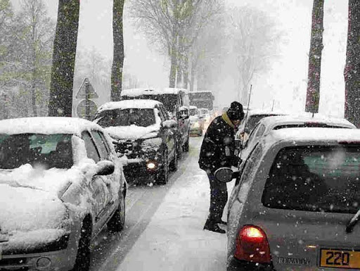 78 routes nationales et 106 chemins de wilaya coupés à la circulation,La neige isole 30 wilayas