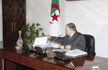Bouteflika signifie son opposition au remplacement du gouvernement Ouyahia par un autre « technocrate »