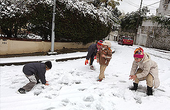 Célébration du Mawlid Ennabaoui sous la neige : Double joie pour les enfants