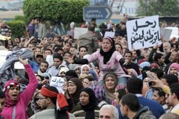 Egypte, au lendemain du drame du match de foot à Port-Said,Heurts entre policiers et manifestants pour le troisième jour