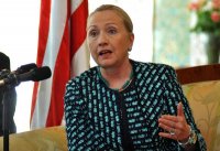 Elle était hier à Alger pour visite éclair mais riche,Les messages de Hillary Clinton