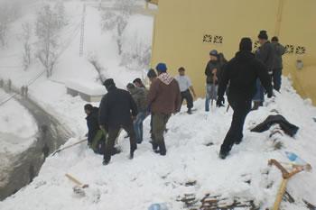 ENTV JT 20:00, Solidarité à Tizi Ouzou face à la neige et le froid