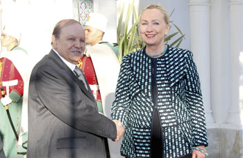 Hillary Clinton a tout dit en peu de temps à Alger: Washington cautionne les réformes