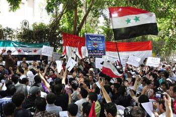 Il ya trente ans les massacres de Hama (Syrie),Des milliers de personnes dans la rue