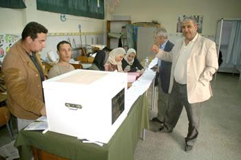 Installation de la commission de supervision des élections,Les partis se montrent prudents