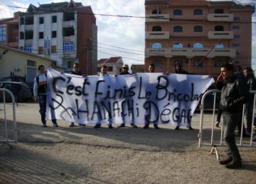 JSK : Des supporters manifestent pour exiger le départ de Hannachi