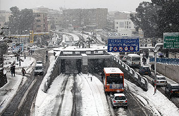 La circulation routière perturbée lundi matin à Alger en raison de chutes de neige