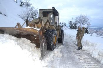 L’Armée Algérienne mobilisée pour dégager les routes suite aux chutes de neige