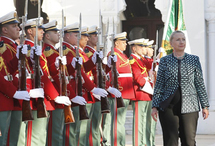 Les trois piliers essentiels de la mission d’Hillary Clinton à Alger