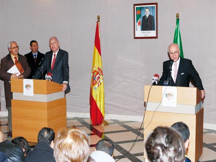 Réformes politiques en algérie,Le oui diplomatique de Madrid