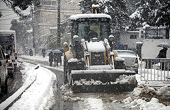 Routes obstruées par la neige, coupures du courant électrique et manque de bonbonnes de gaz butane,La mobilisation générale décrétée