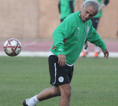 Vahid veut défricher le terrain à Feghouli