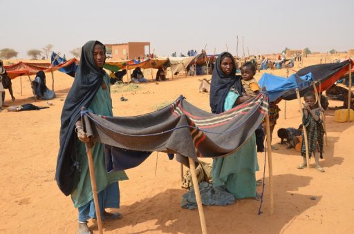 300 familles se déplacent vers les frontières algériennes,20 blessés de l’armée malienne et l’Azawad dans des hôpitaux de Tamanrasset