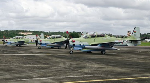 4 avions occidentaux bourrés d’armes atterrissent à Gao au Mali Des pays africains accusés de soutenir Bamako et des blessés, Azawad à l’hôpital de Reggan