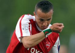 E.N: Kadir voit rouge