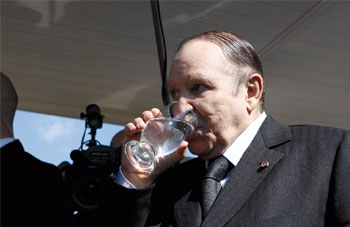 Le Président Bouteflika met en garde contre le gaspillage de l’eau